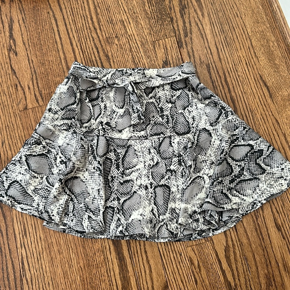 Vestique snakeskin skort